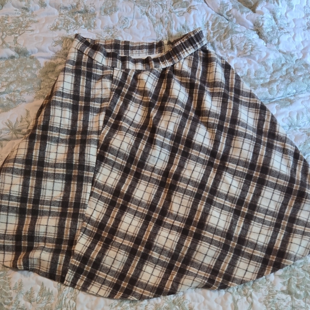 Plaid A-Line Skirt in Black and Cream